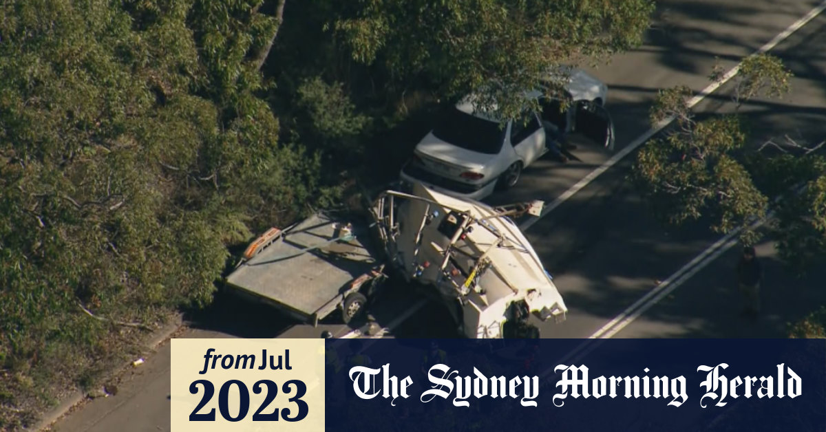 Video Major Sydney Road Closed After Two Car Crash 0883